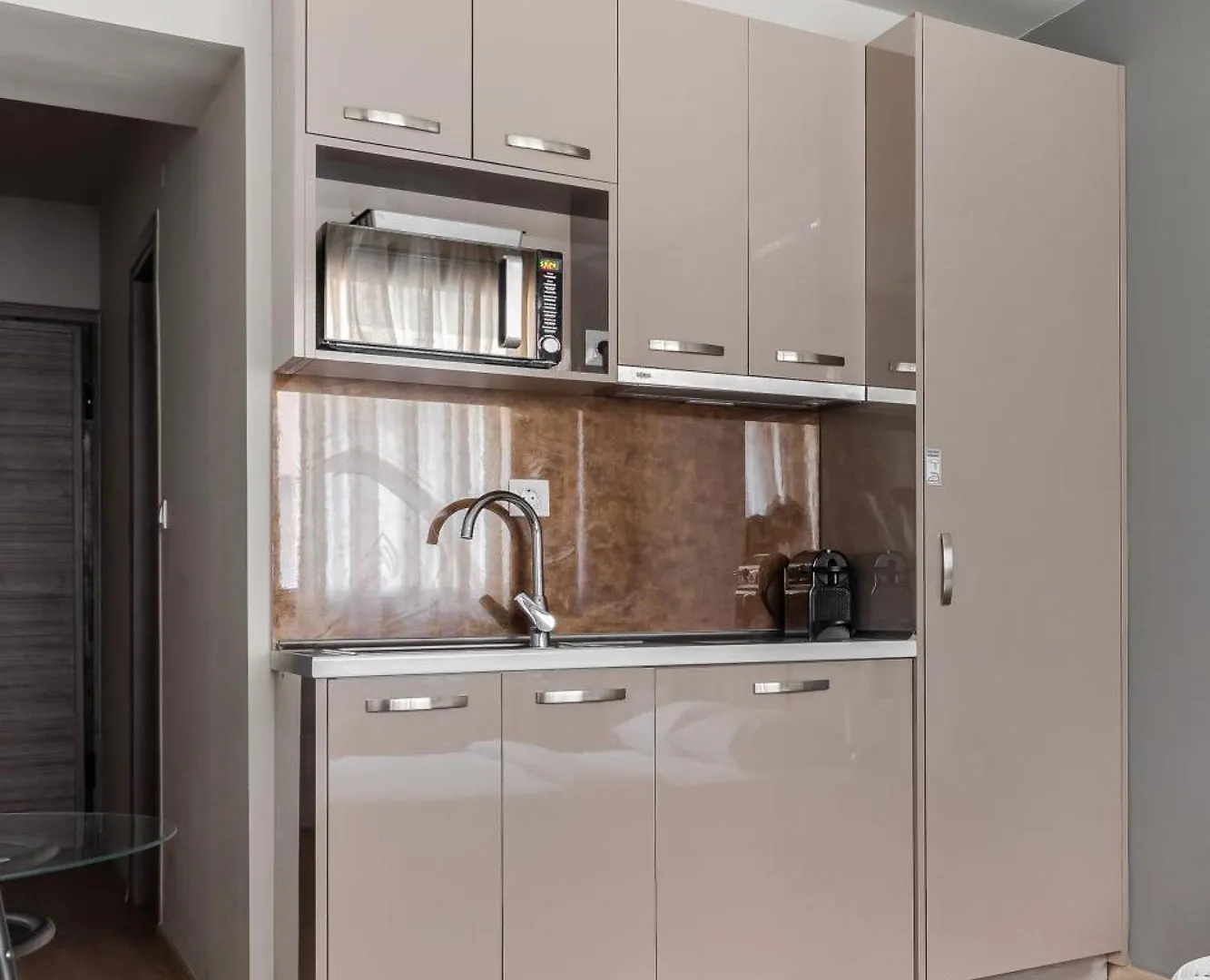 #Aura Studios & Suites V9-10 Thessaloniki 0*,  Greece